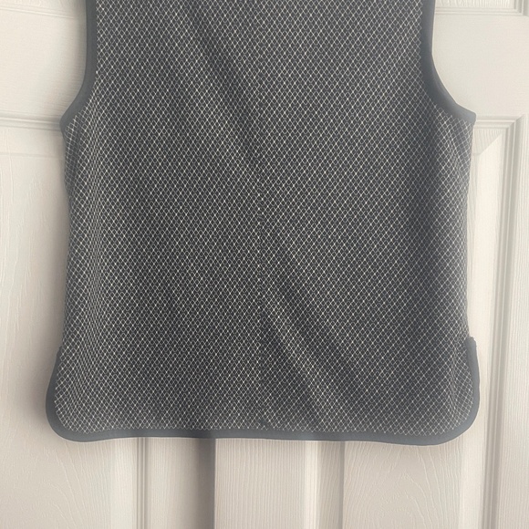 NWT Max Studio women's B&W Geometric Tank Top w/ Faux black leather trim. #428 - Picture 4 of 12